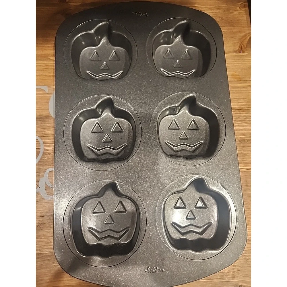 NEW Halloween Mini Cake Pan Set Pumpkins Skeletons Set Of 3 - Picture 3 of 6